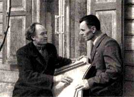 П.С.Тойдемар и В.П.Тузиченко с гуслями модели 1957 г.
